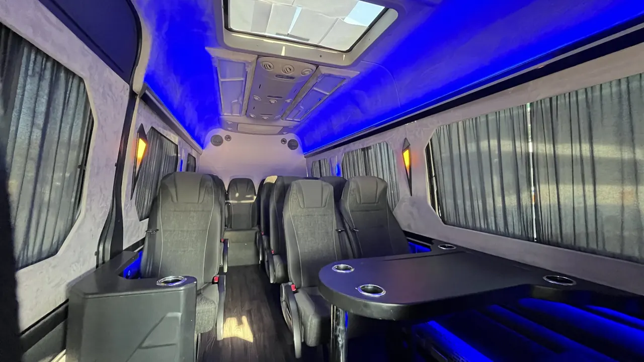 Mercedes Sprinter Lux — 1
